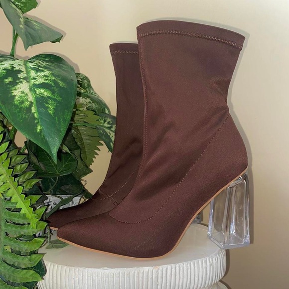 Cape Robbin Brown Block Heel Boots - Picture 2 of 6